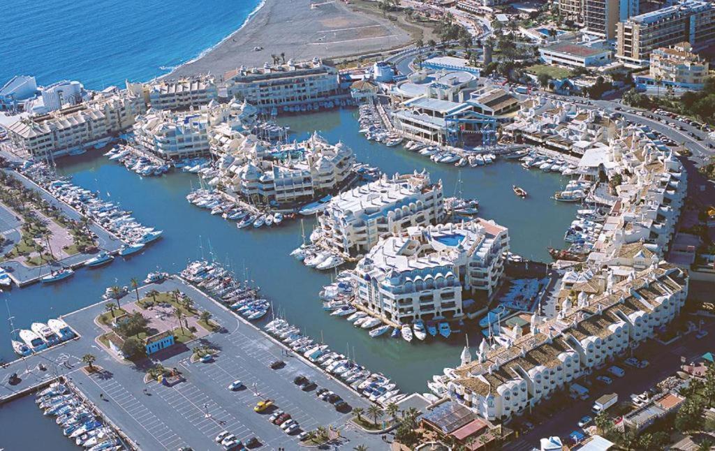 Cozy Corner 2 Bedroom On New Island Complex In Marina Harbour