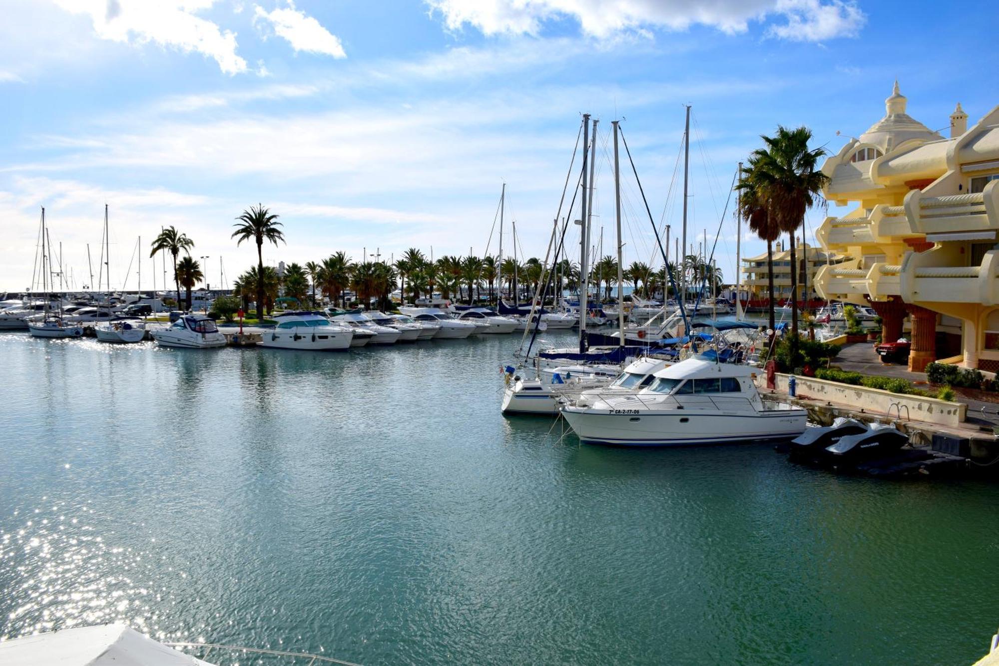 Cozy Corner 2 Bedroom On New Island Complex In Marina Harbour